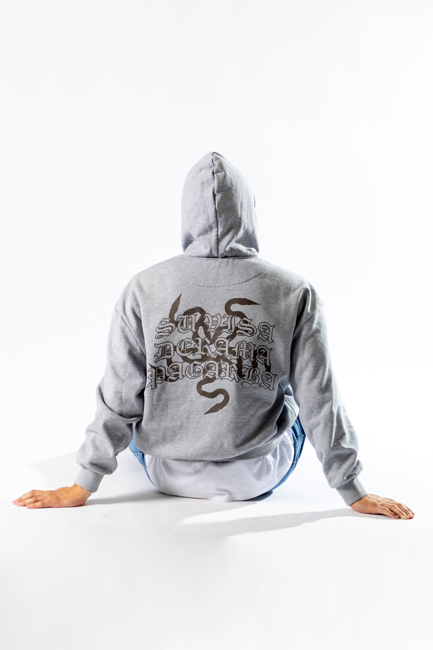 SU VISA DERAMA PAGARBA