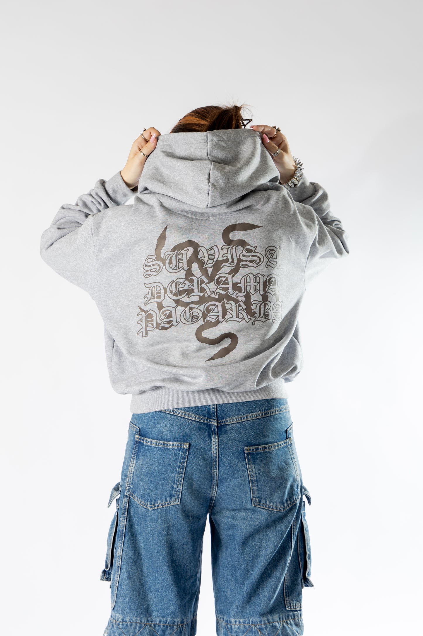 SU VISA DERAMA PAGARBA