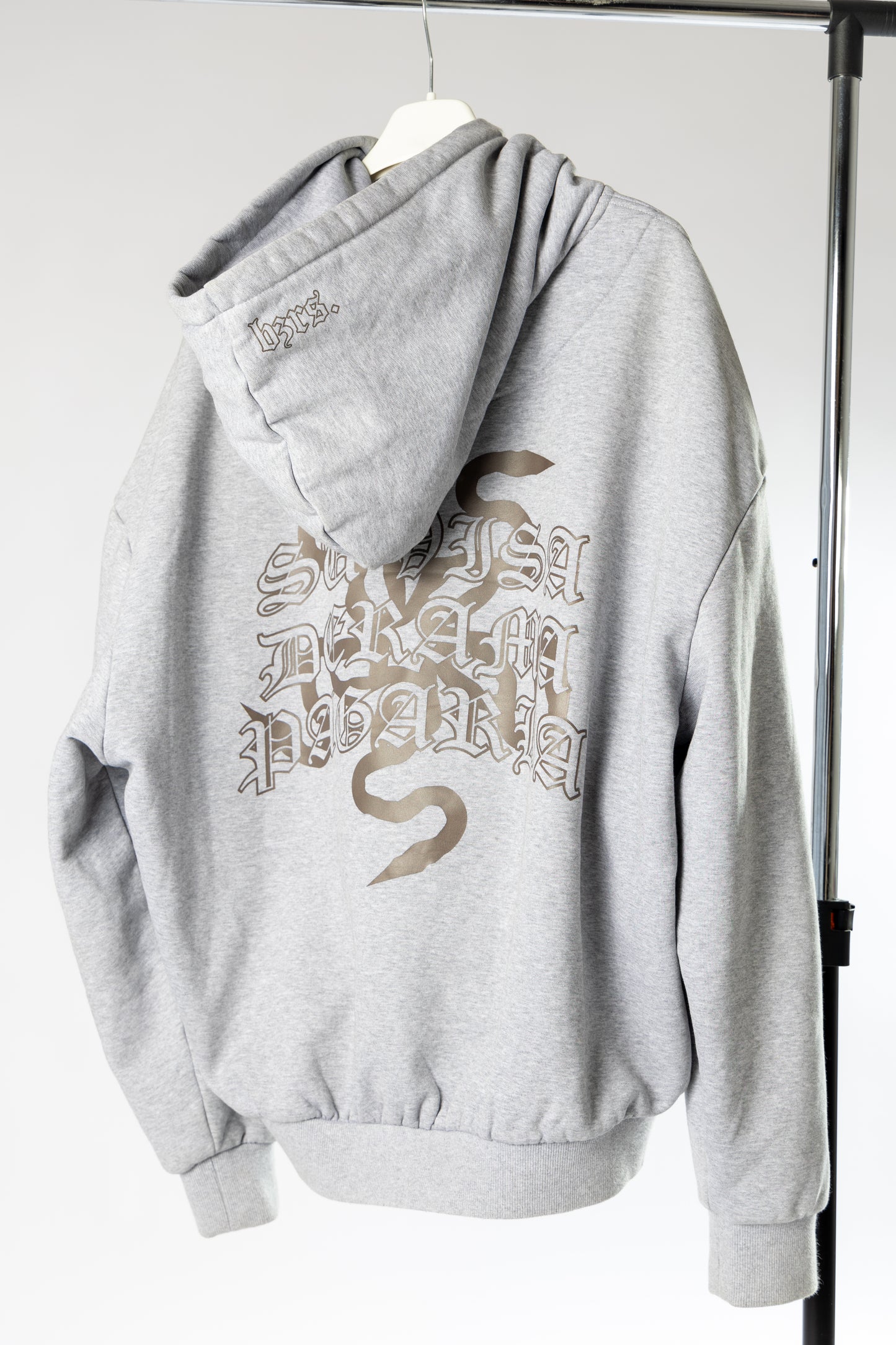 SU VISA DERAMA PAGARBA